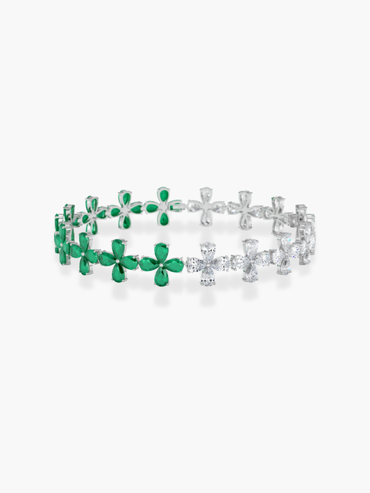 18k White Gold Diamond and Emerald Flower Shape Bracelet