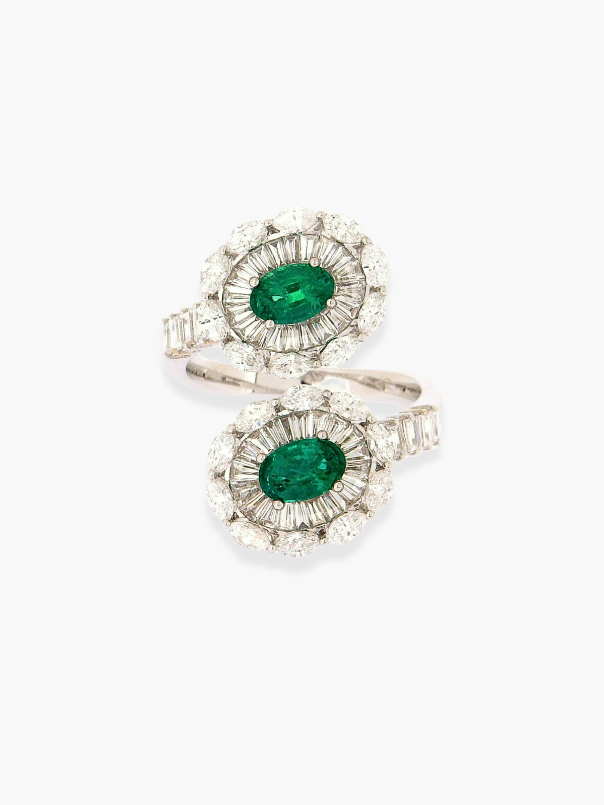 18k White Gold Diamond and Emerald ring
