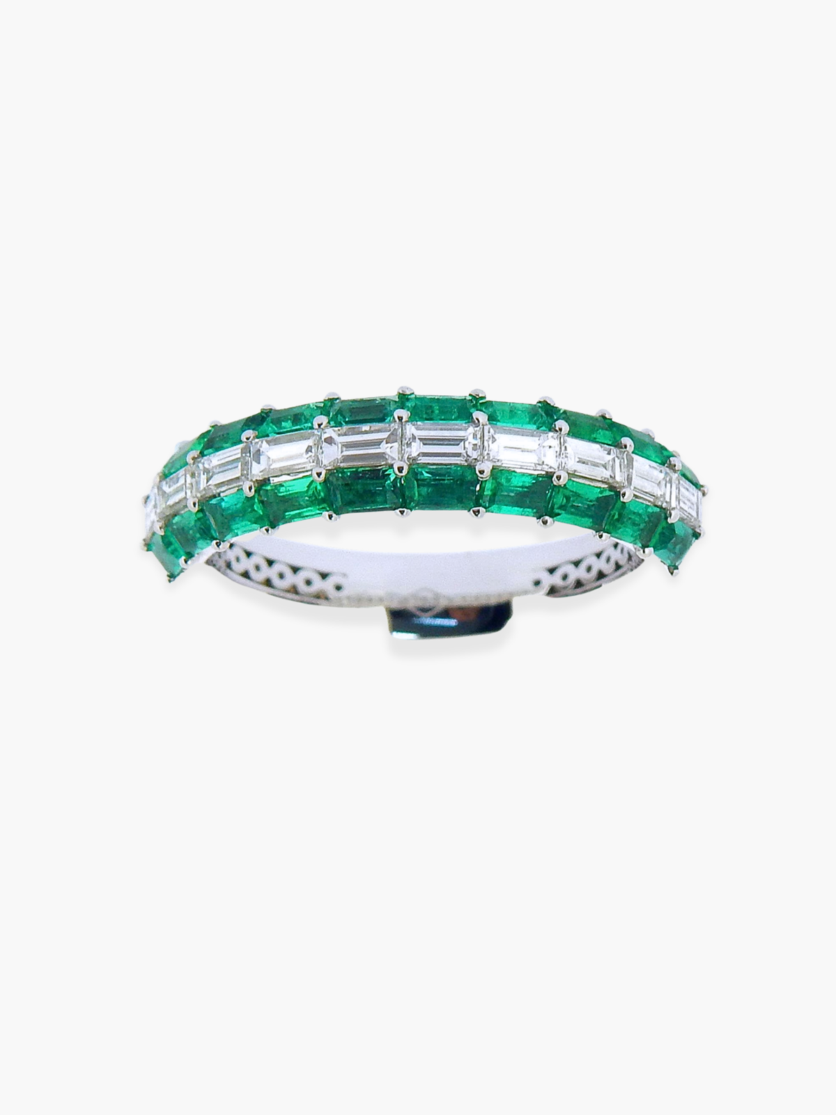 18k White Gold Diamond and Emerald Ring