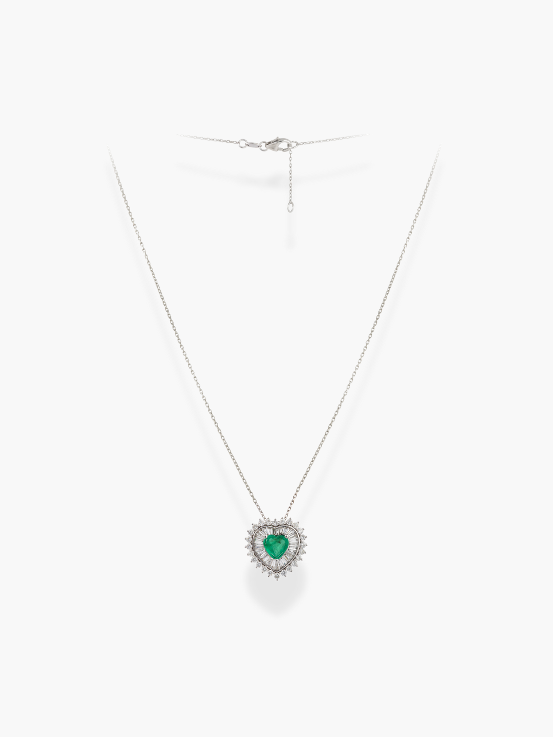 18K White Gold Diamond and Emerald Heart Shaped Pendant Necklace