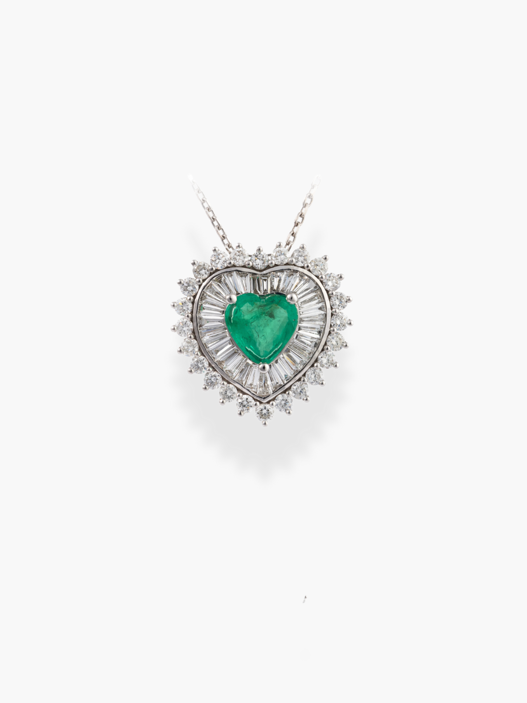 18K White Gold Diamond and Emerald Heart Shaped Pendant Necklace